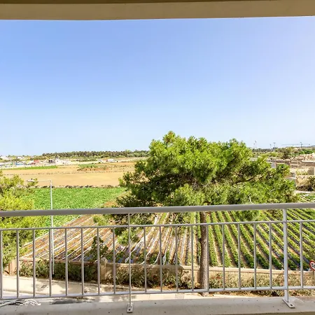 Lägenhet Spacious 2br With Terrace In Charming By 360 Estates Mosta